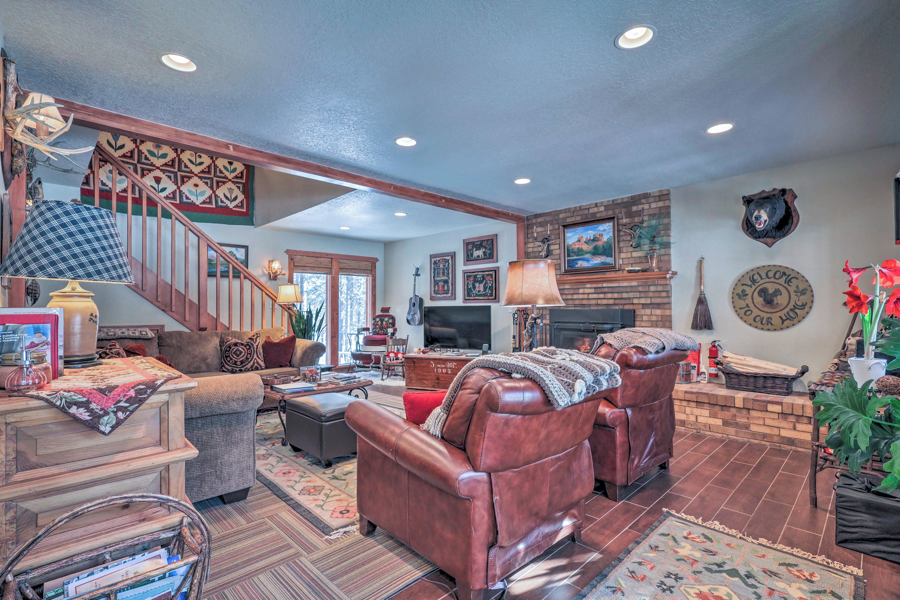 Rustic Angel Fire Escape - 2 Mi to Ski Lift!