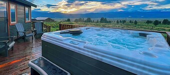 Angel Fire Mtn View Cabin w/ Hot Tub: 2 Mi to Ski