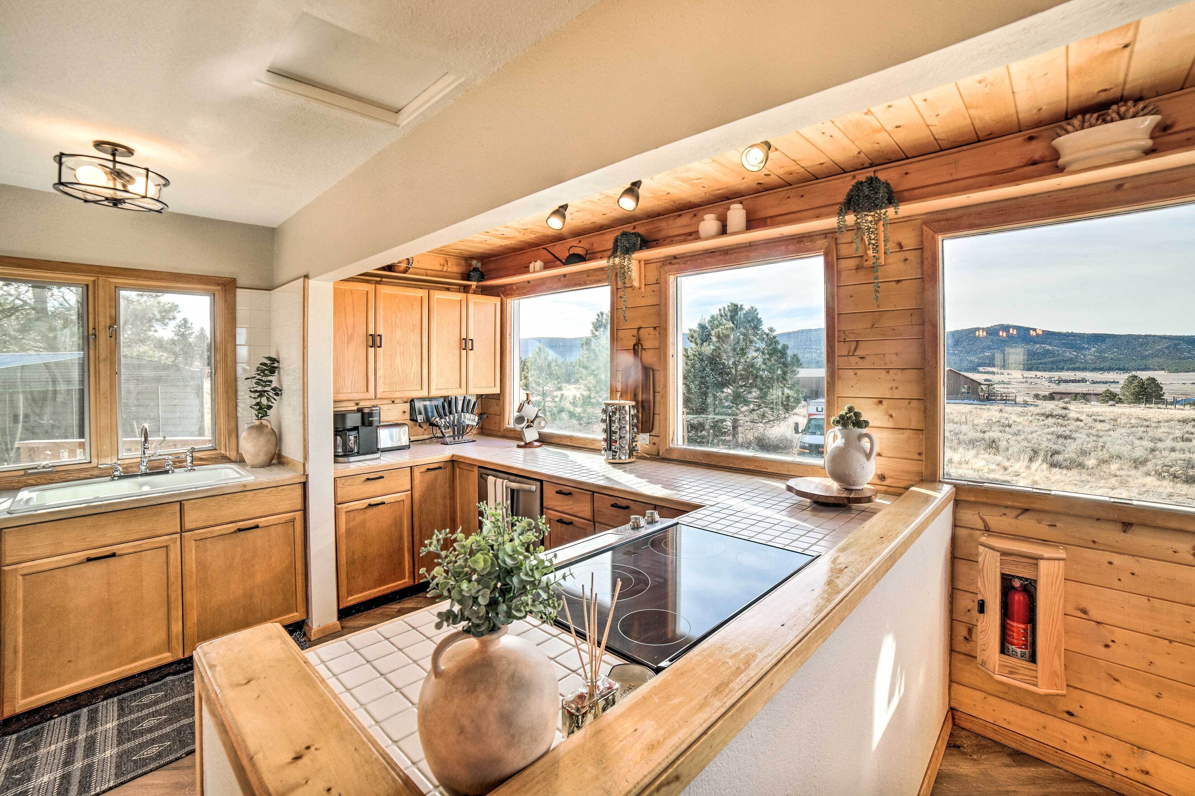 Retreat w/ Hot Tub & Mtn Views ~ 2 Mi to Lifts!