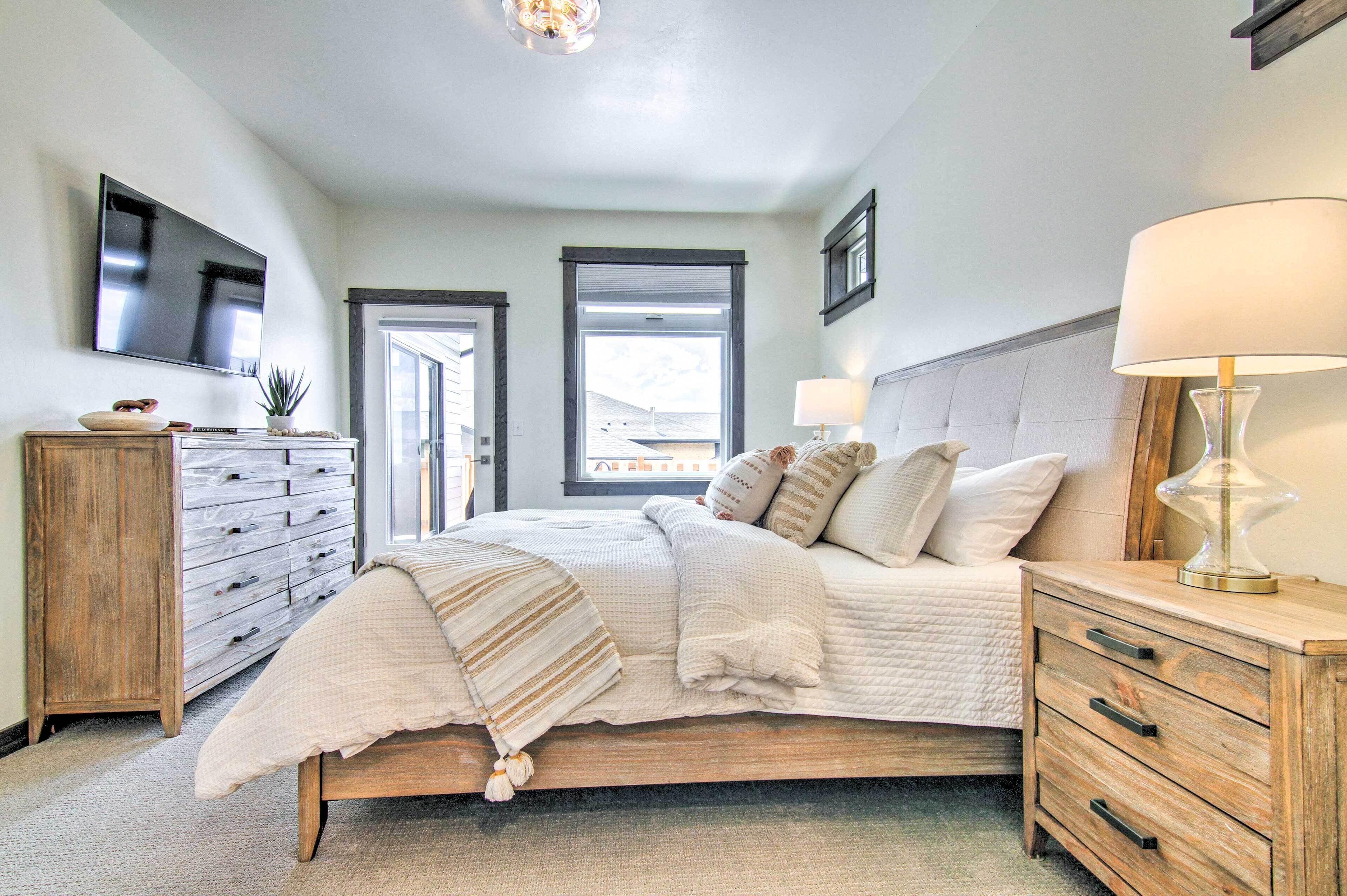 Modern Bozeman Family Townhome w/ Hot Tub!