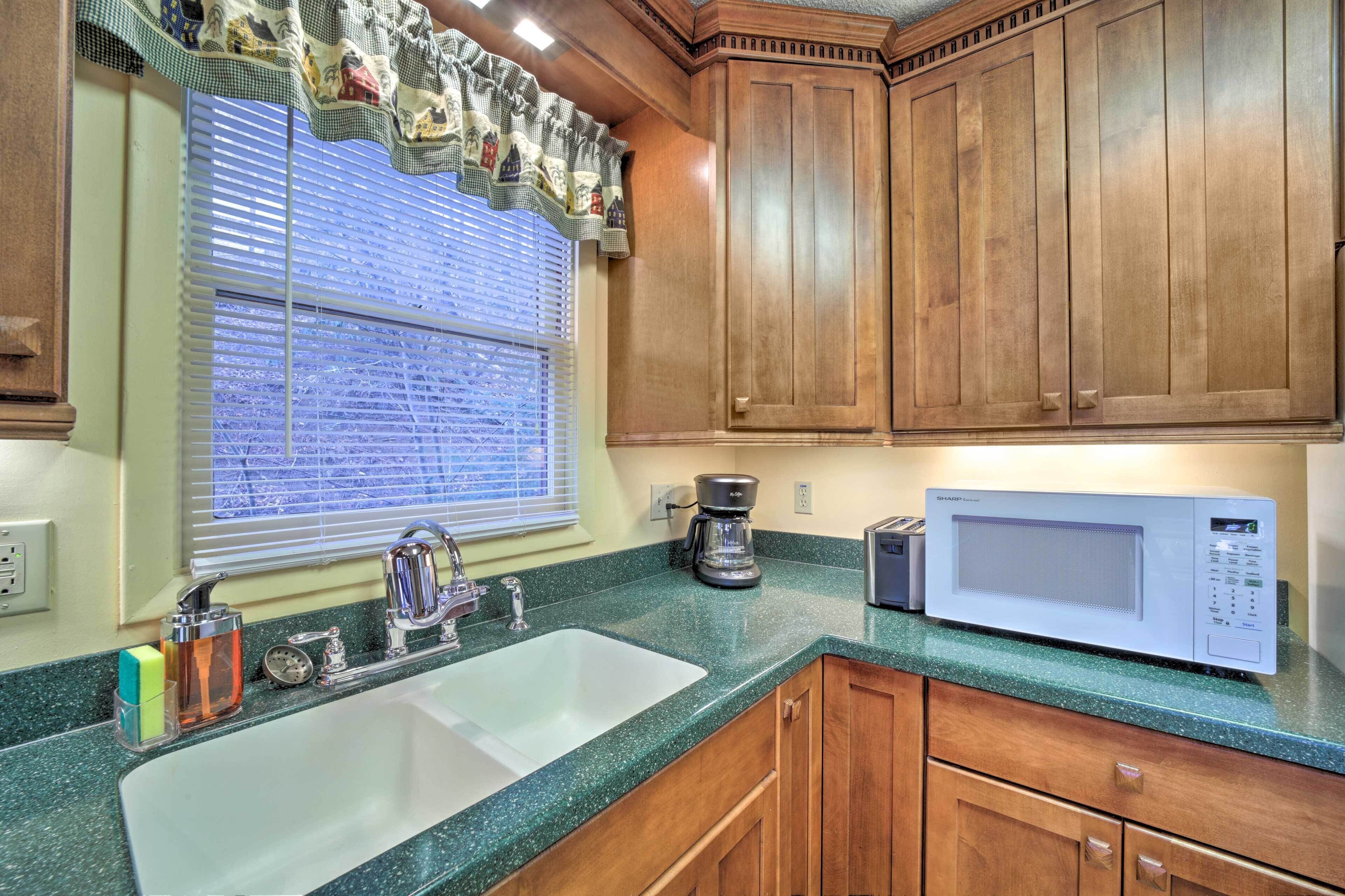 Rustic Clyde Getaway w/ Maggie Valley Views!