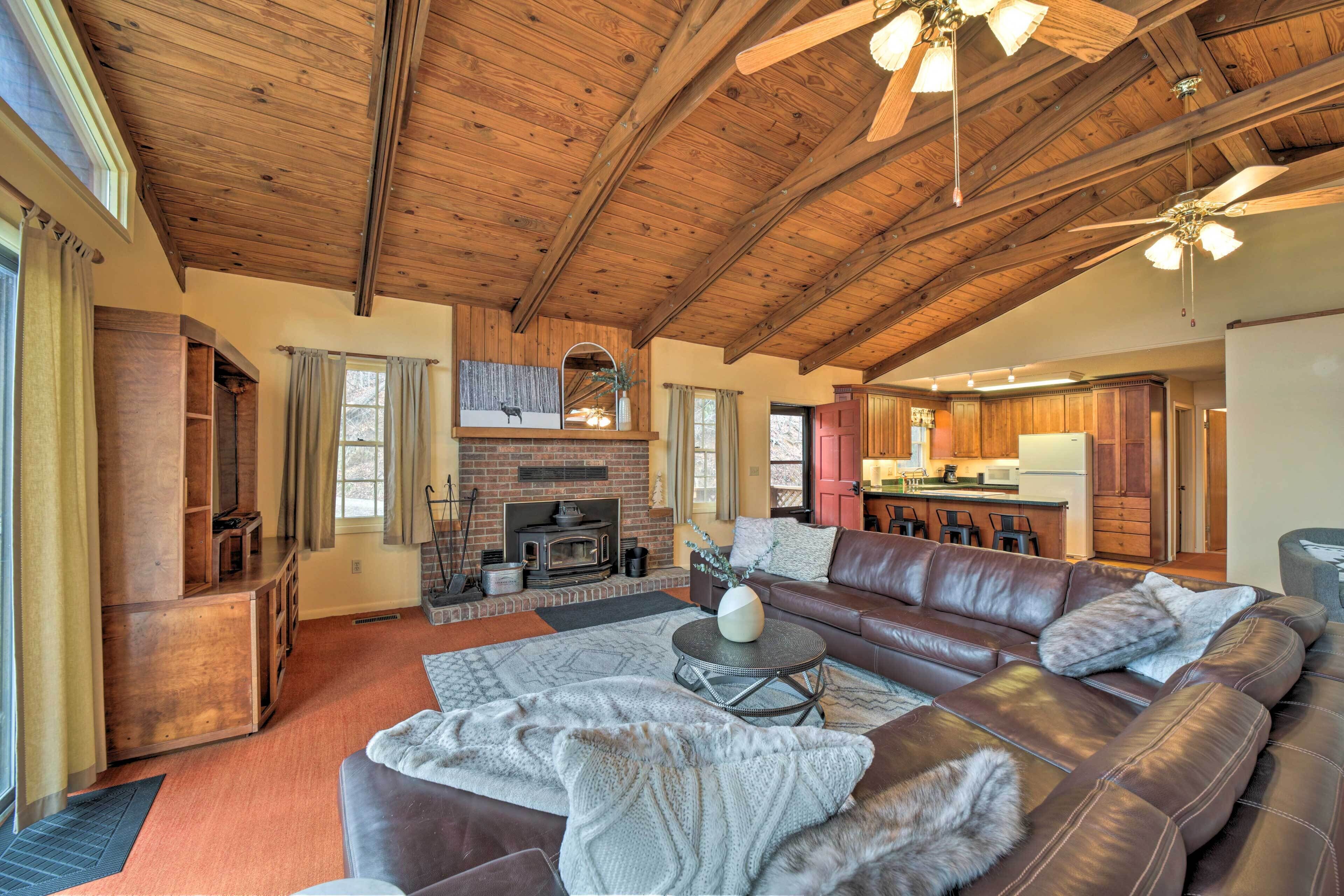 Rustic Clyde Getaway w/ Maggie Valley Views!