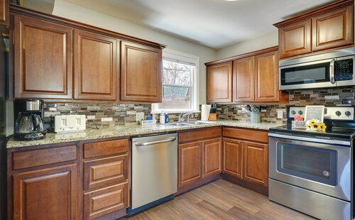 Pueblo House by Riverwalk, 2 Miles to Fairgrounds!