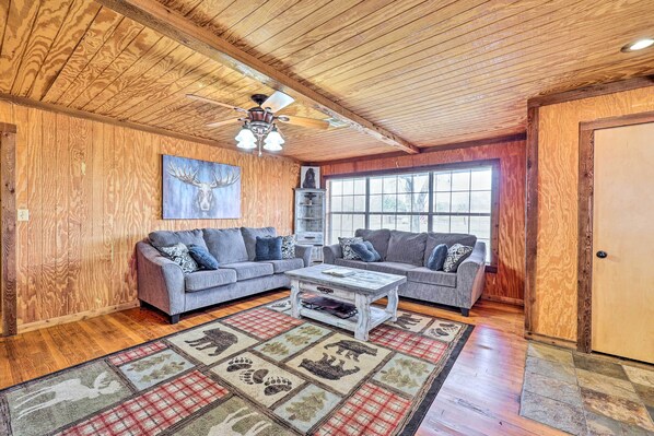 House (3 Bedrooms) | Interior