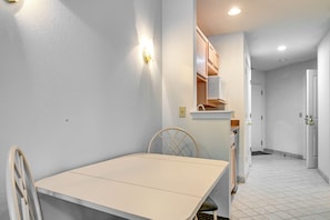 Apartment (0 Bedroom) | Interior