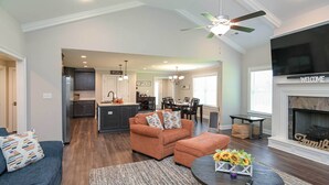 Living area - Quiet Family Home 15 Mi to Dtwn Huntsville! (Hazel Green)