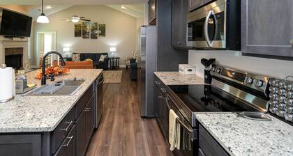 Quiet Family Home 15 Mi to Dtwn Huntsville!