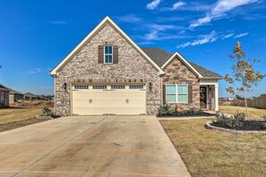Exterior - Quiet Family Home 15 Mi to Dtwn Huntsville! (Hazel Green)