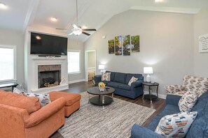 Maison (4 Bedrooms) | Coin séjour | Cheminée
