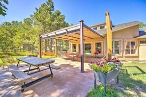 Interior - Serene Monument Sanctuary w/ Patio & Fire Pit! (Monument)