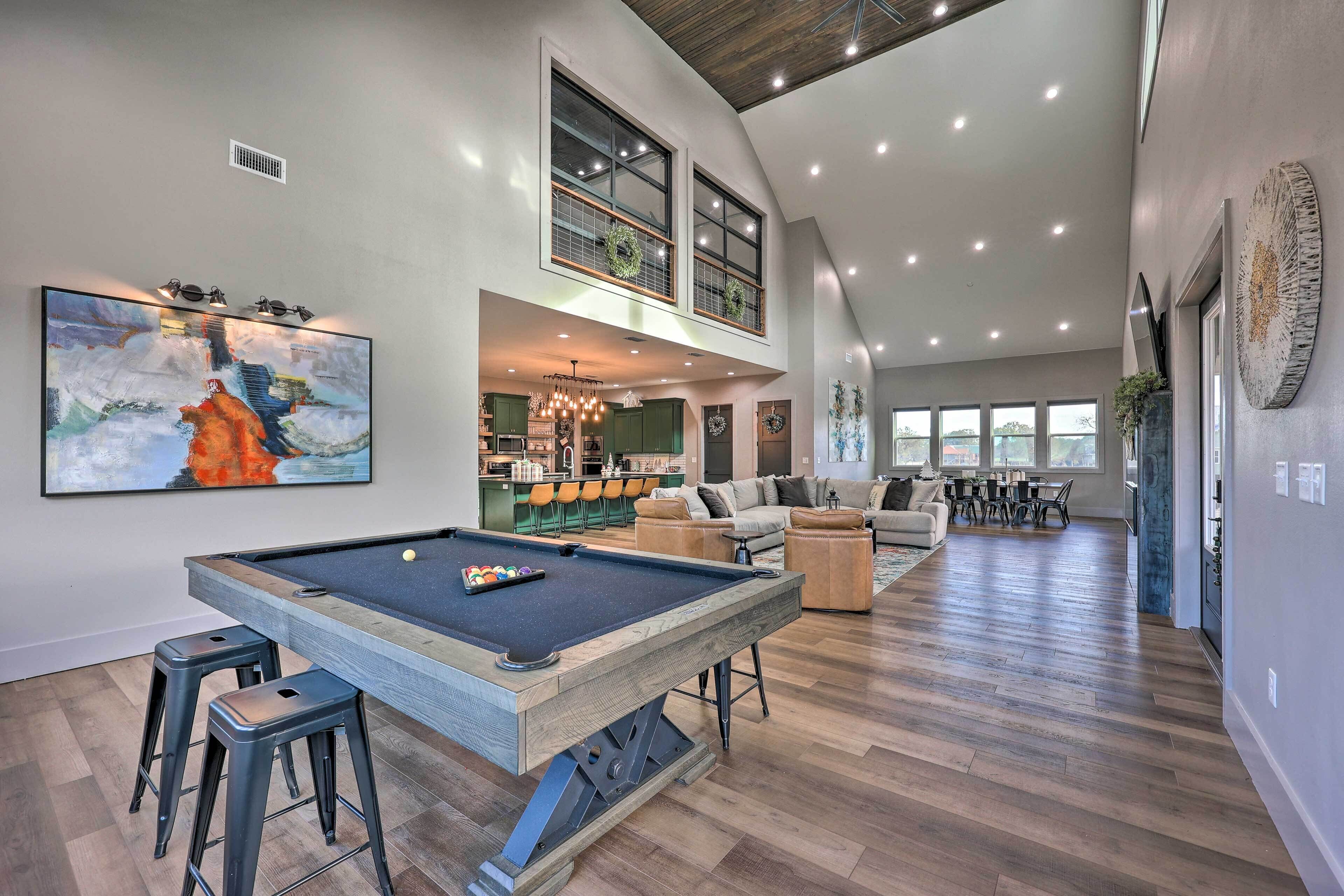 'suite7dreams' - Lavish Riverfront Escape!