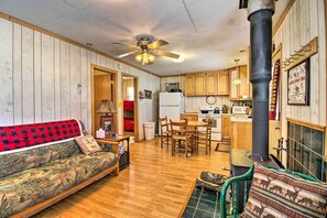 House (2 Bedrooms) | Interior