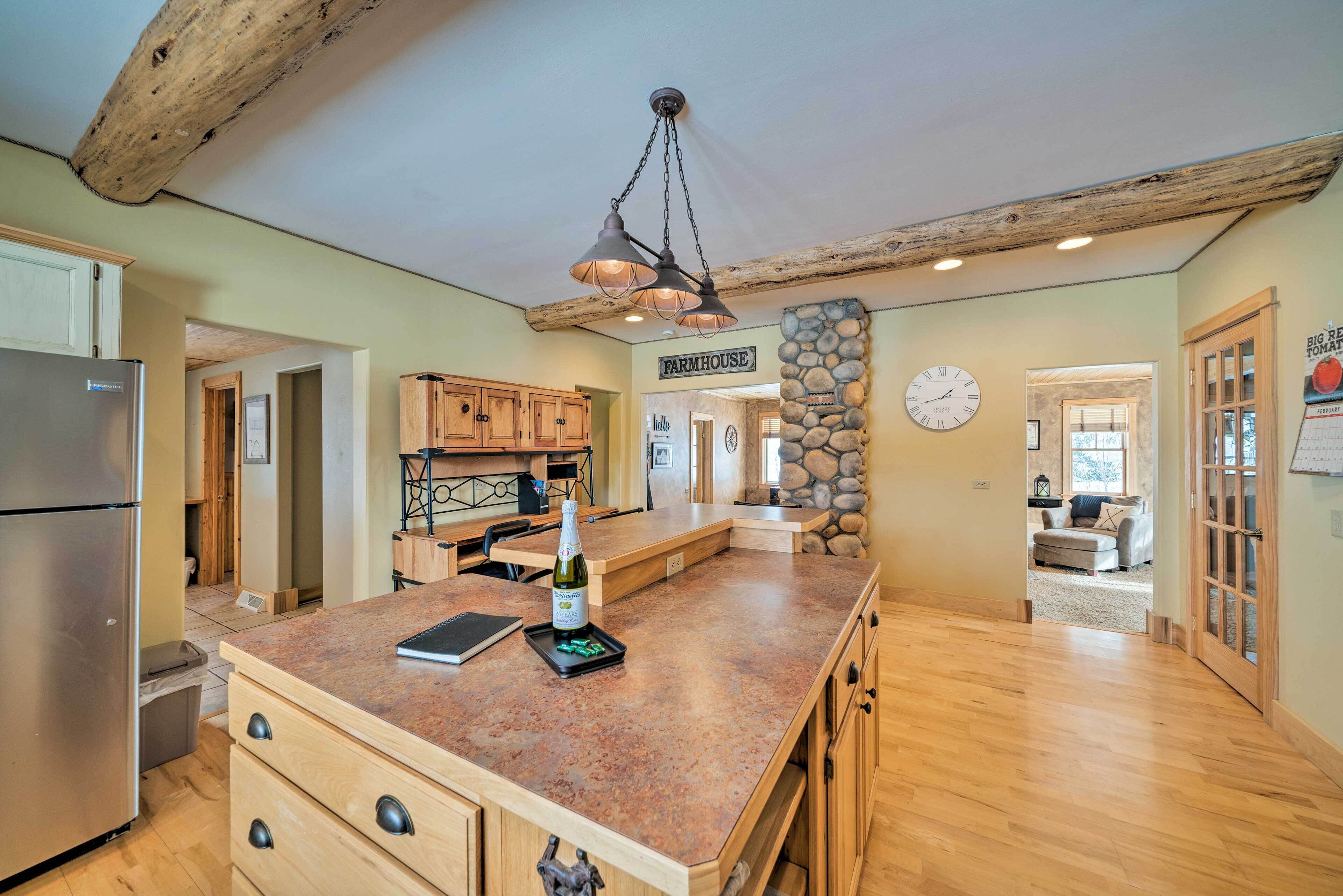 'the Farmstead' on 10 Acres w/ Mountain Views!