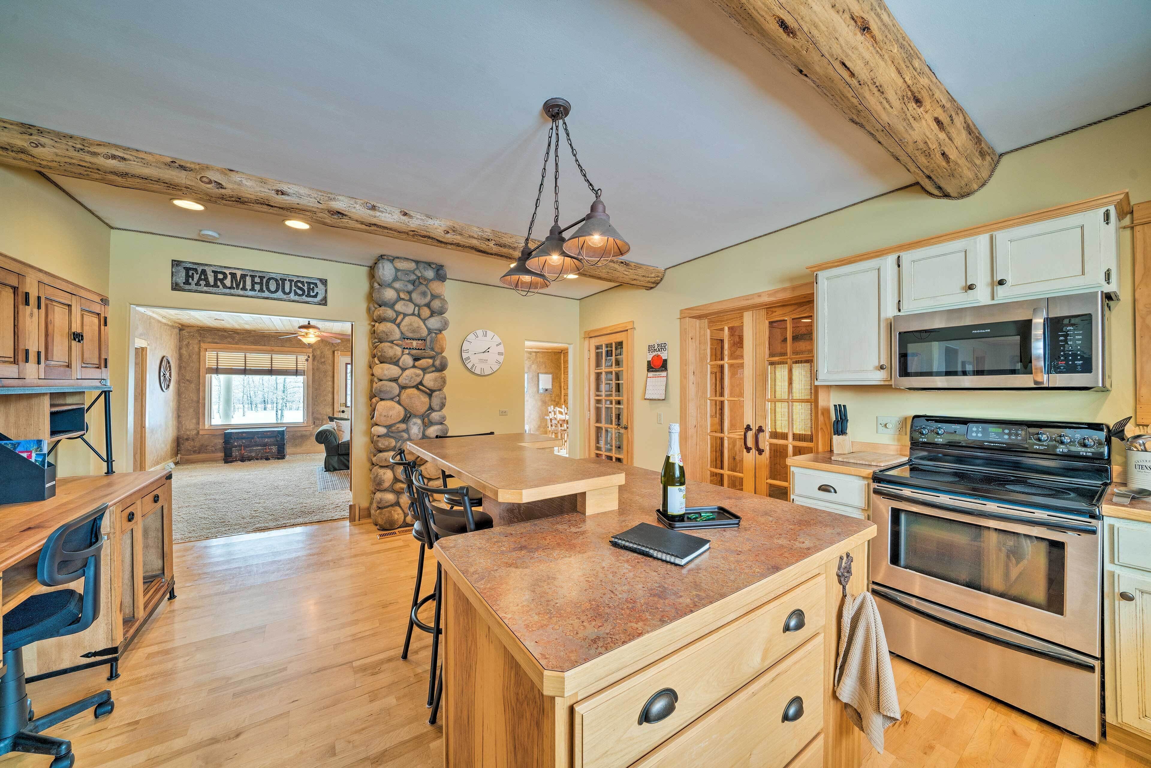 'the Farmstead' on 10 Acres w/ Mountain Views!