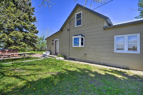 'the Farmstead' on 10 Acres w/ Mountain Views!