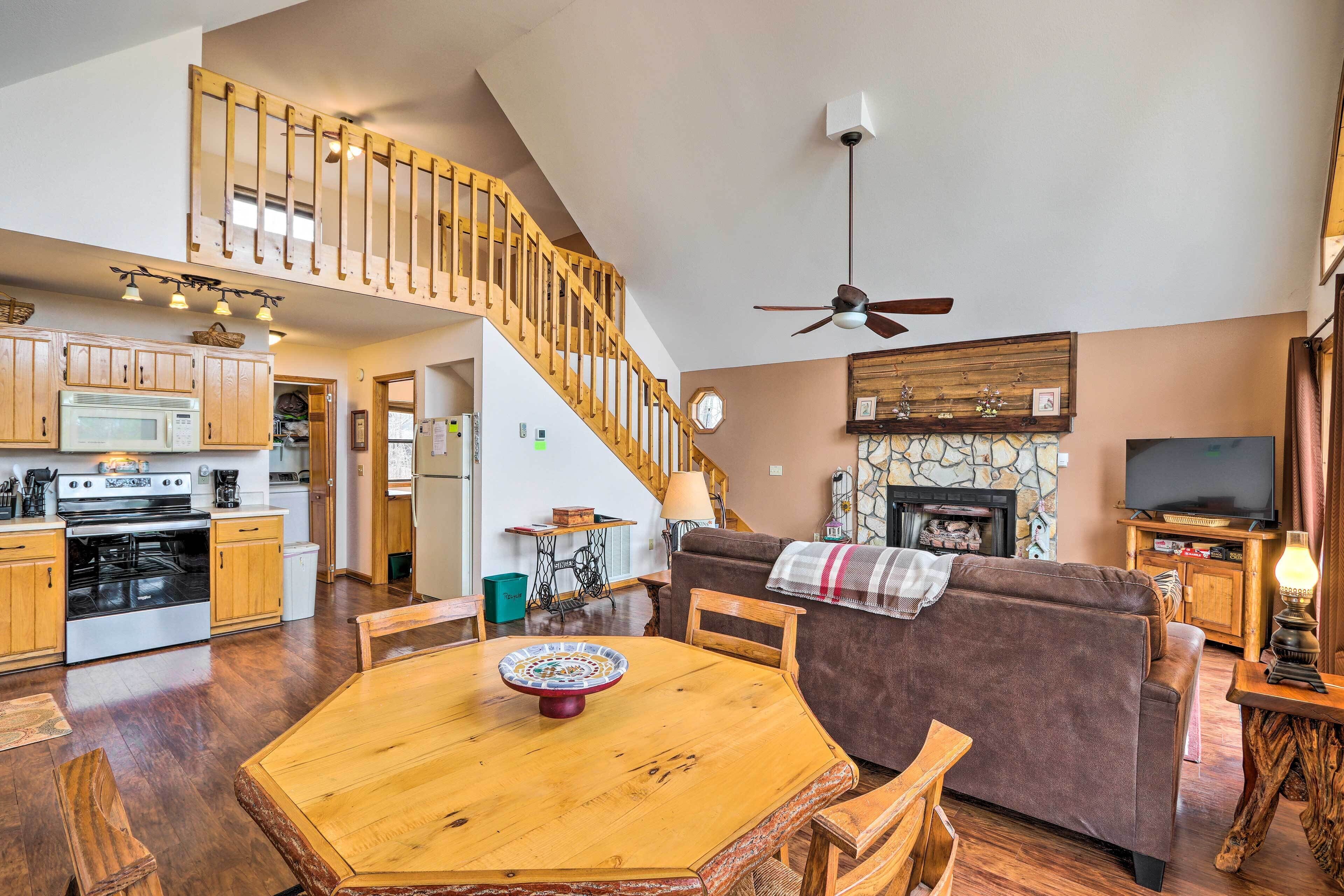 Murphy Cabin Rental w/ Fire Pit & Large Deck!