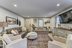 Fernseher, DVD-Player, Bücher