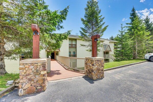 Apartment (3 Bedrooms) | Interior - Walk to Slopes: Snowshoe Condo w/ Sunroom (Snowshoe)