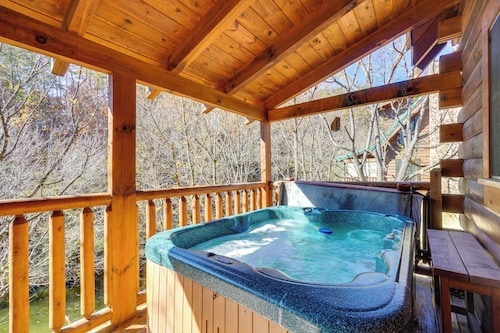 Romantic Cabin w/ Hot Tub in Pigeon Forge!