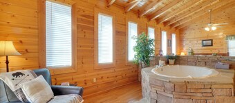 เคบินโรแมนติกพร้อมอ่างน้ำร้อนในพิเจียนฟอร์จ!