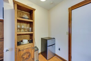 Apartment (0 Bedroom) | Interior - Quaint Fredericksburg Studio w/ Shared Hot Tub (Fredericksburg)