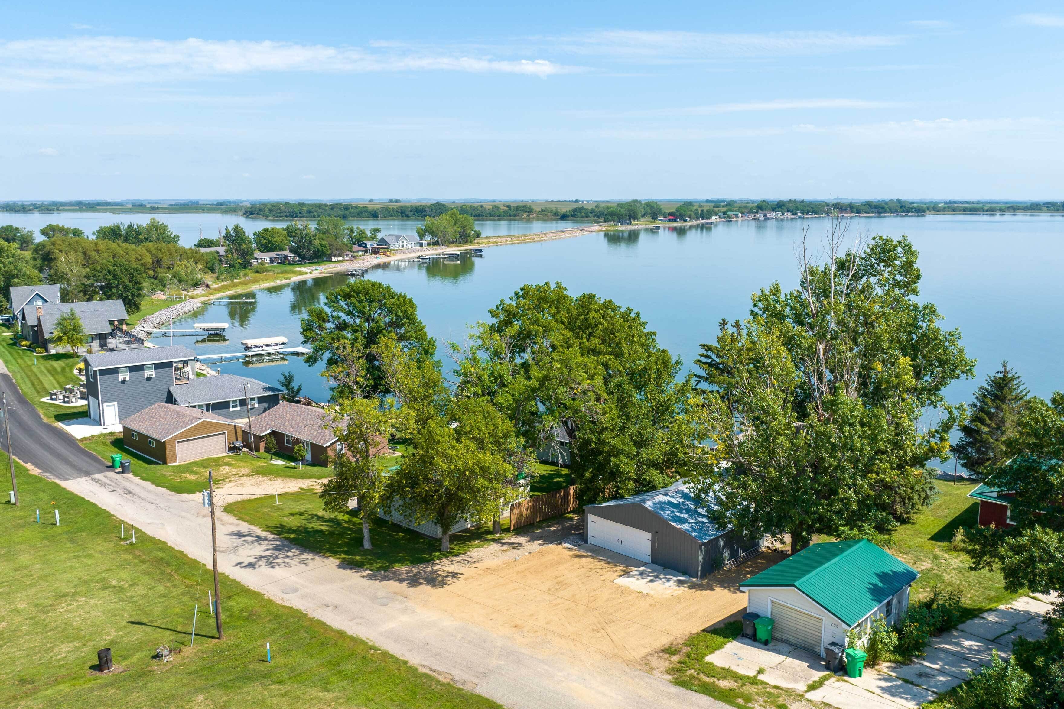 Updated Cabin With Hot Tub: Walk to Boat Ramp!
