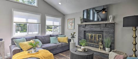 House (3 Bedrooms) | Living area | Fireplace, books