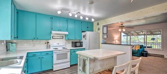 Jackson Escape w/ Hot Tub & Mtn Views!