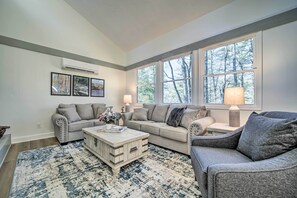 Apartment (2 Bedrooms) | Interior - Sapphire Home w/ Grill & Pool Access (Sapphire)