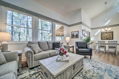 Sapphire Home w/ Grill & Pool Access