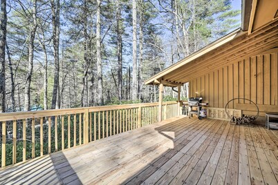 Sapphire Home w/ Grill & Pool Access