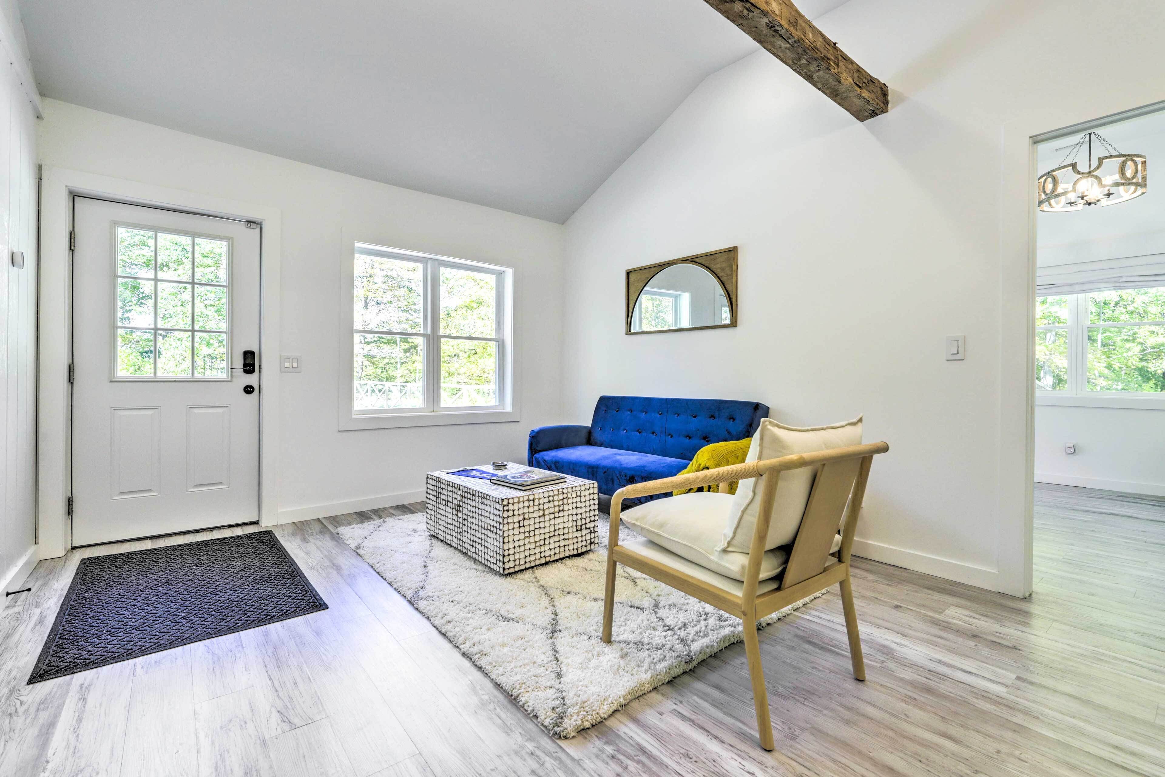 Modern Escape w/ Fire Pit, Near Lake Waramaug