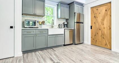 Modern Escape w/ Fire Pit, Near Lake Waramaug