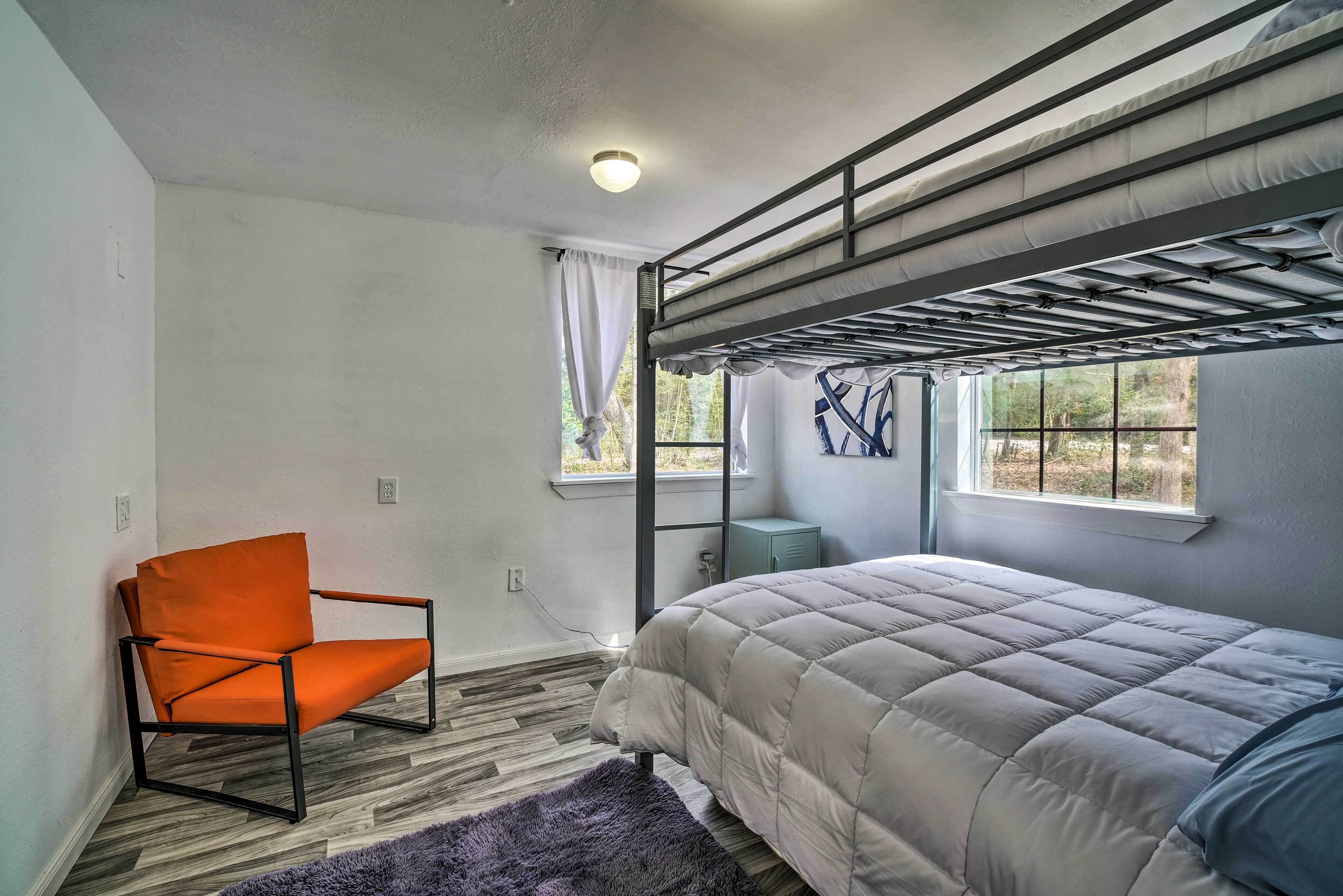 Pet-friendly Apartment ~ 6 Mi to Lake Conroe!