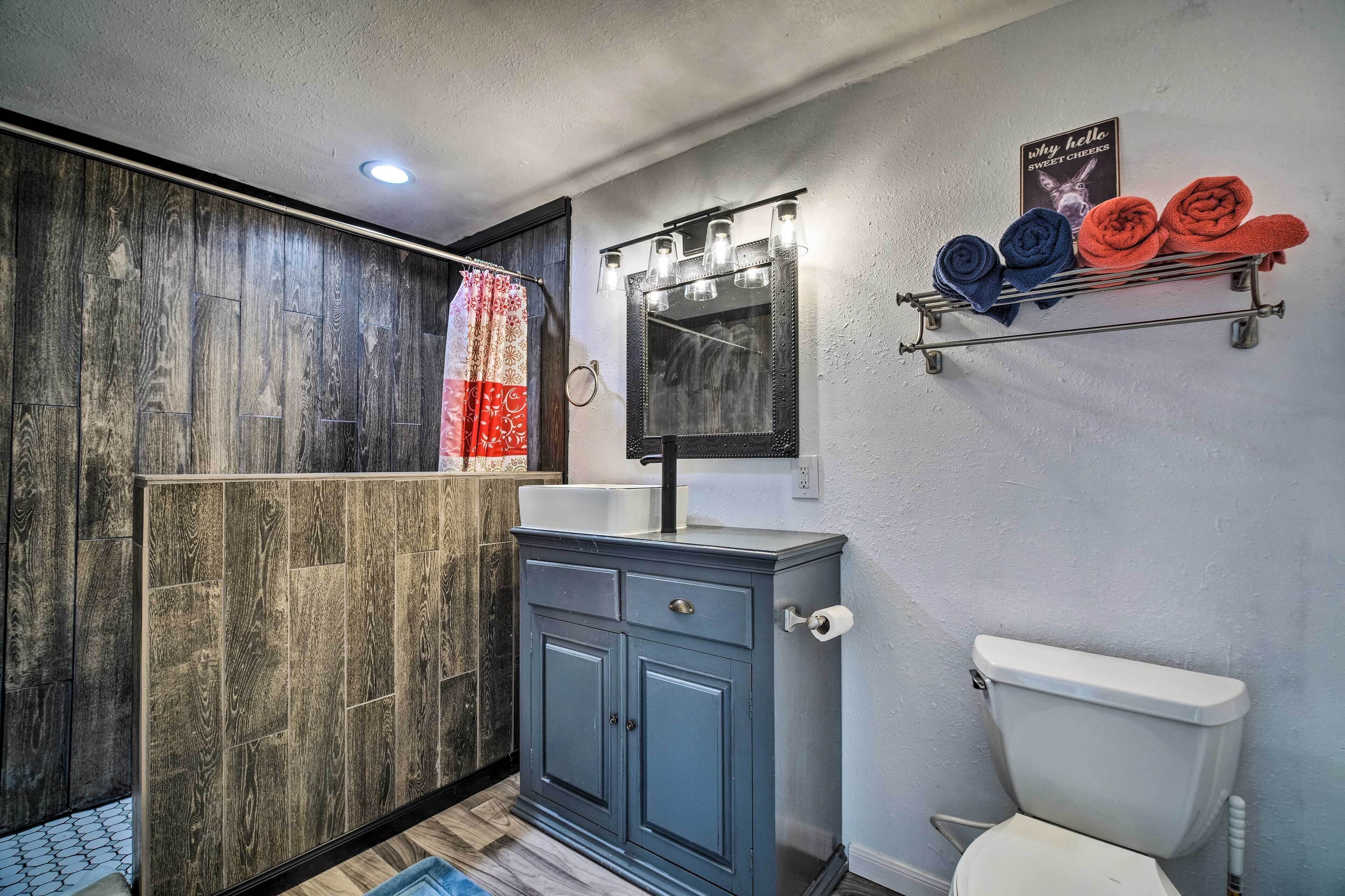 Pet-friendly Apartment ~ 6 Mi to Lake Conroe!