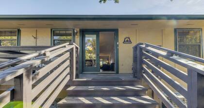 Ruidoso Condo w/ Golf View ~ 17 Mi to Ski Apache!