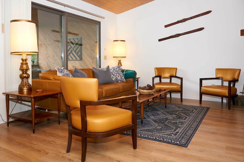 Mid-century Modern Newland Home w/ Fire Pit!