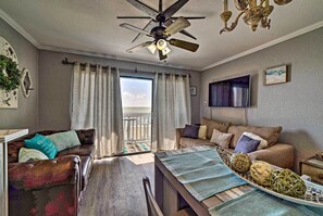 Apartment (1 Bedroom) | Interior - Oceanfront Corpus Christi Condo: Resort Perks! (Corpus Christi)