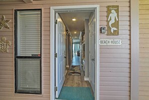 Apartment (1 Bedroom) | Interior - Oceanfront Corpus Christi Condo: Resort Perks! (Corpus Christi)