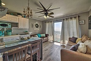 Apartment (1 Bedroom) | Interior - Oceanfront Corpus Christi Condo: Resort Perks! (Corpus Christi)