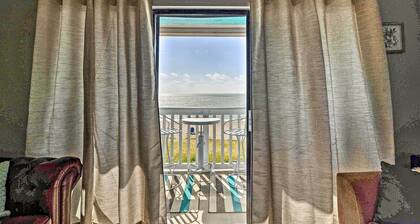 Oceanfront Corpus Christi Condo: Resort Perks!