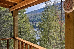 Interior - Private 'yaak River Hideaway' w/ Deck & Mtn Views! (Troy)