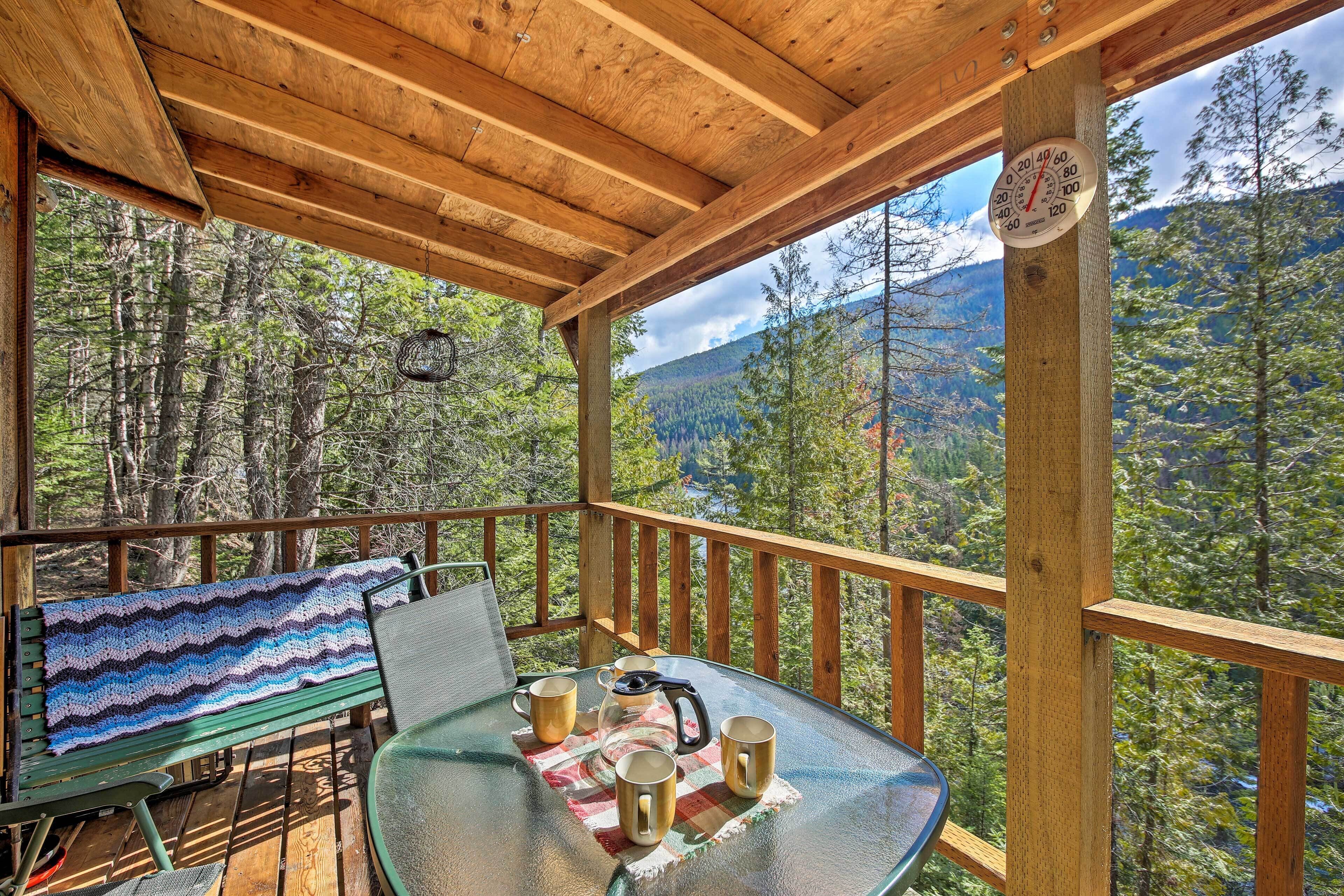 Private 'yaak River Hideaway' w/ Deck & Mtn Views!