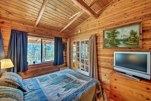 Interior - Private 'yaak River Hideaway' w/ Deck & Mtn Views! (Troy)