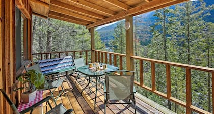 Private 'yaak River Hideaway' w/ Deck & Mtn Views!