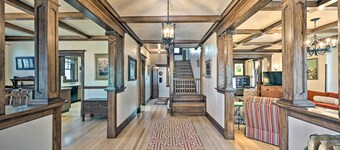 Spacious 'old Saguache Manor' - Built in 1914