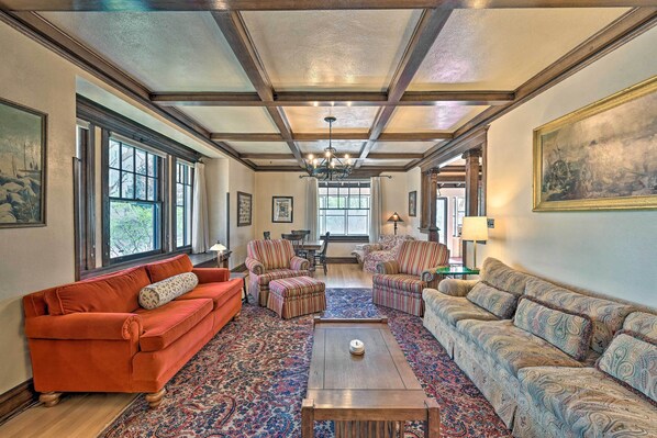 TV, DVD player, books - Spacious 'old Saguache Manor' - Built in 1914 (Saguache)