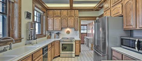 Nhà (4 Bedrooms) | Bếp riêng | Lò vi sóng, lò nướng, bếp nấu, máy rửa bát