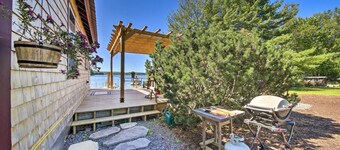 Quaint Oakland Getaway on East Pond Lake!