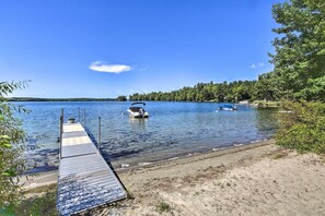 Beach - Quaint Oakland Getaway on East Pond Lake! (Oakland)